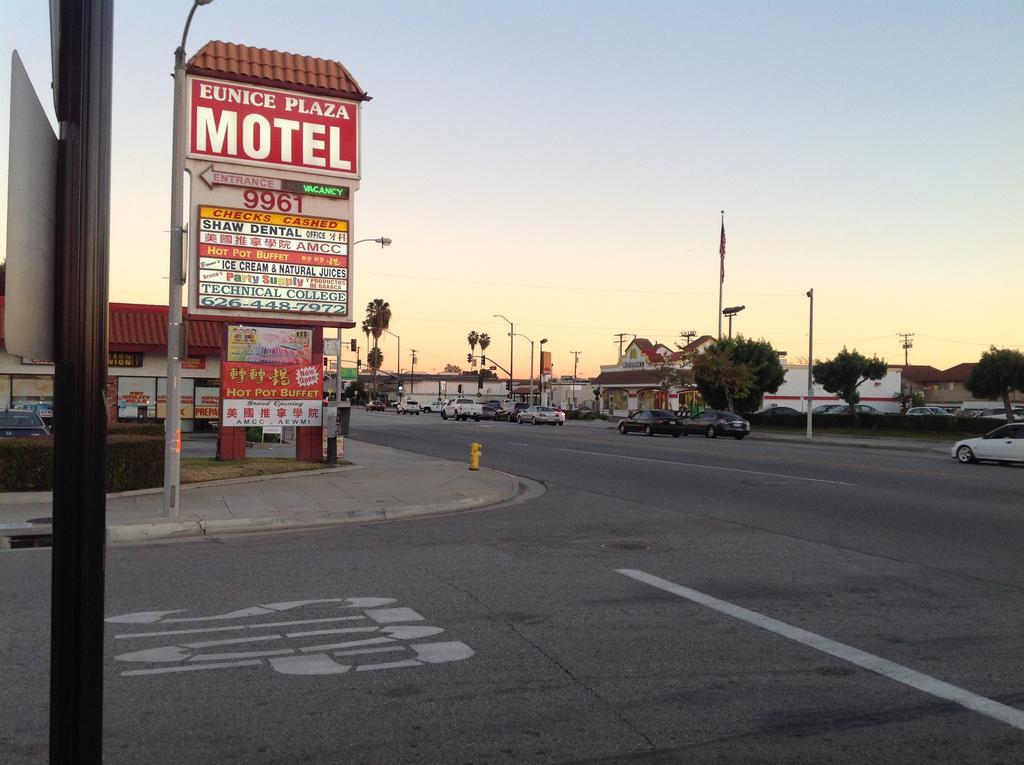 إل مونتي Eunice Plaza Motel المظهر الخارجي الصورة